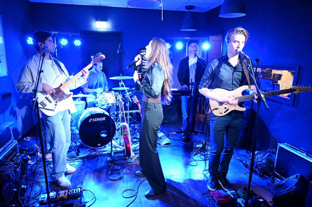 ../Images/10 jaar Ro's Barbershop 086.jpg